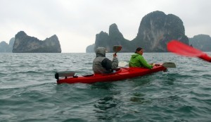 viajes-a-vietnam-kayak-en-la-bahia-de-halong-300x173